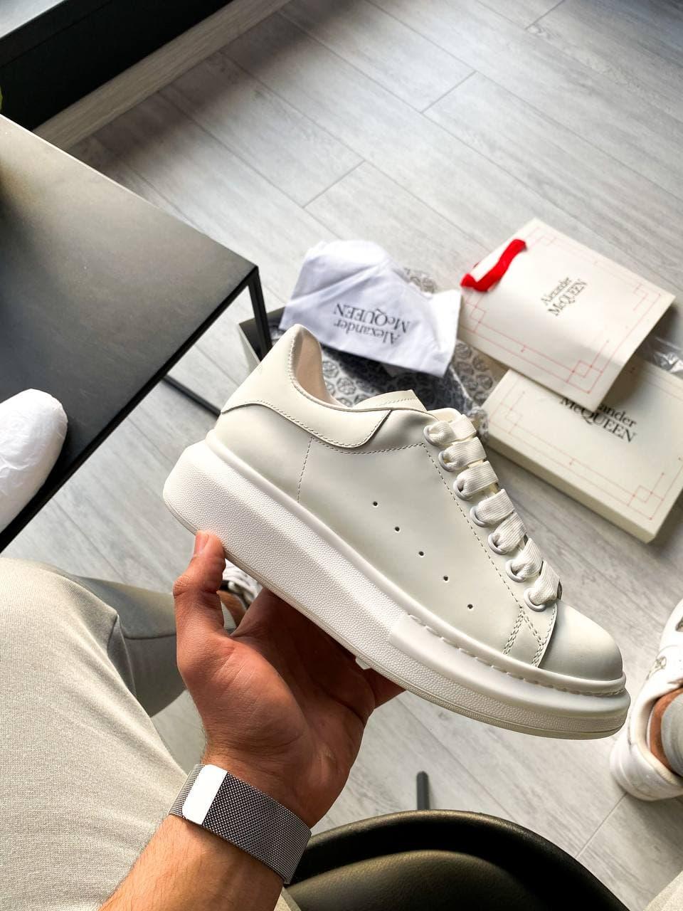 McQueen Low White Premium