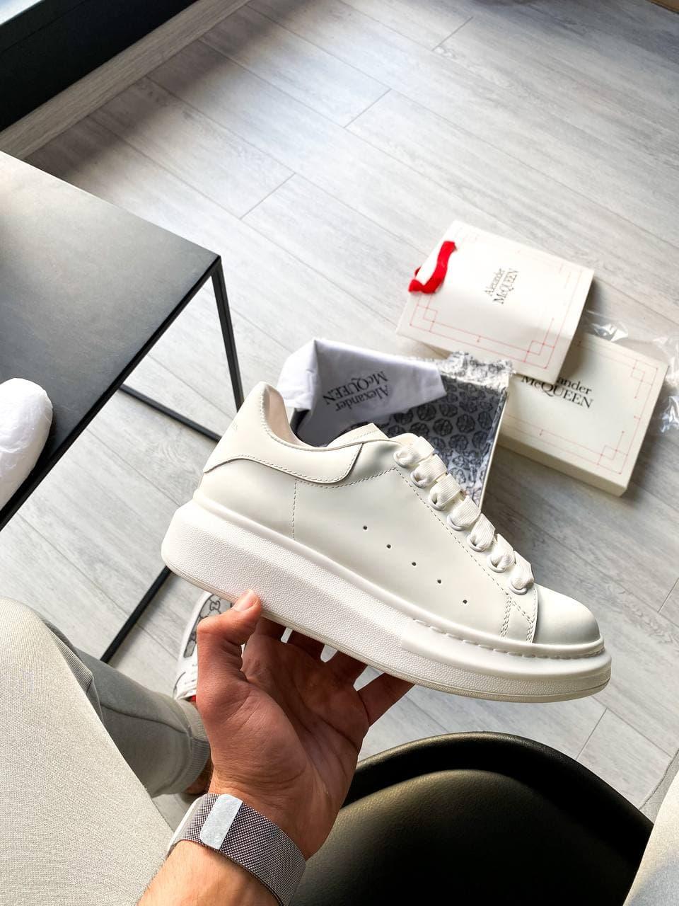 McQueen Low White Premium