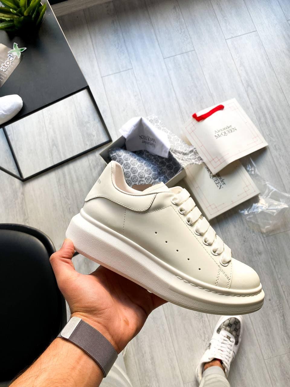 McQueen Low White Premium
