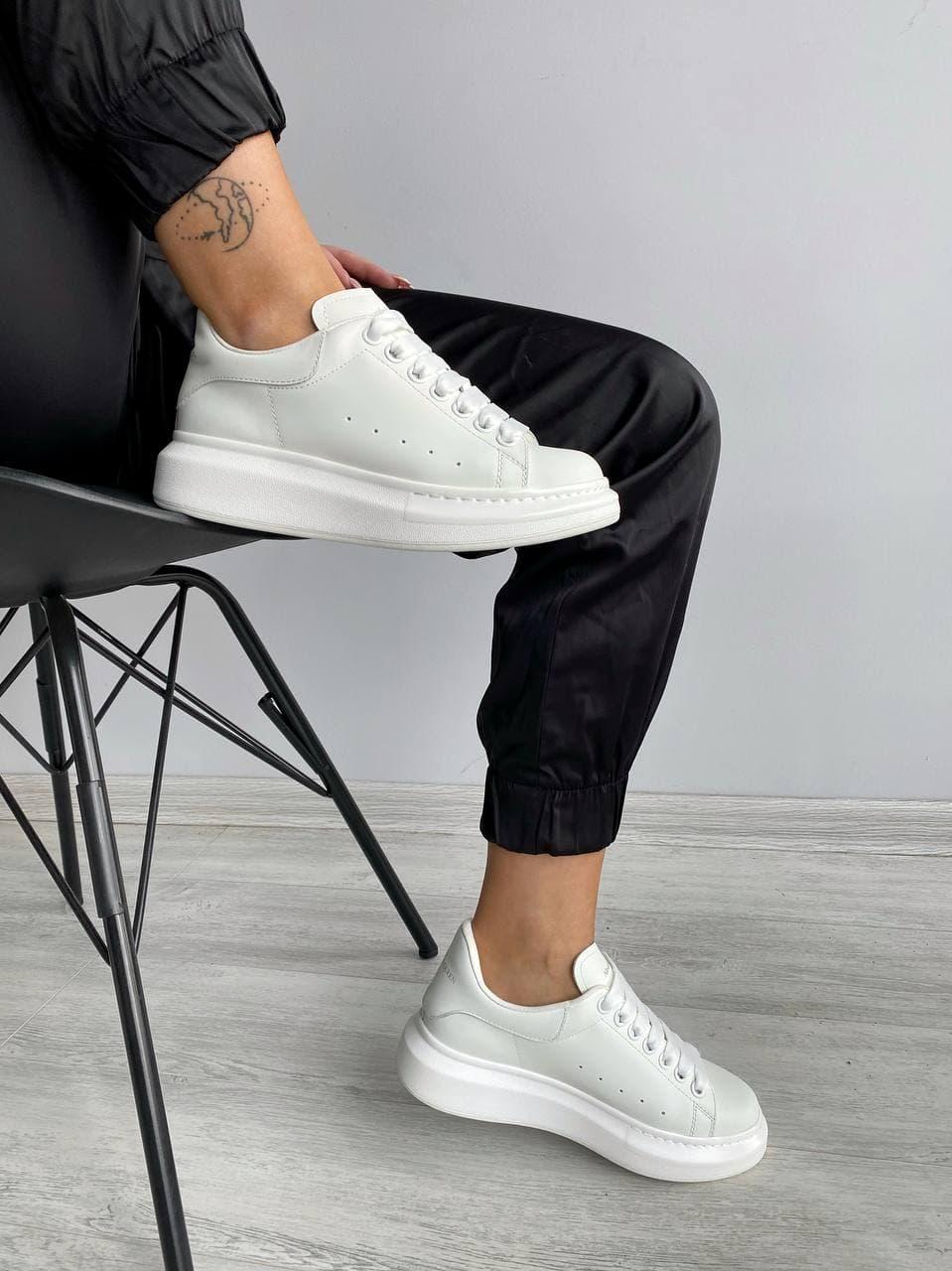 McQueen Low White Premium