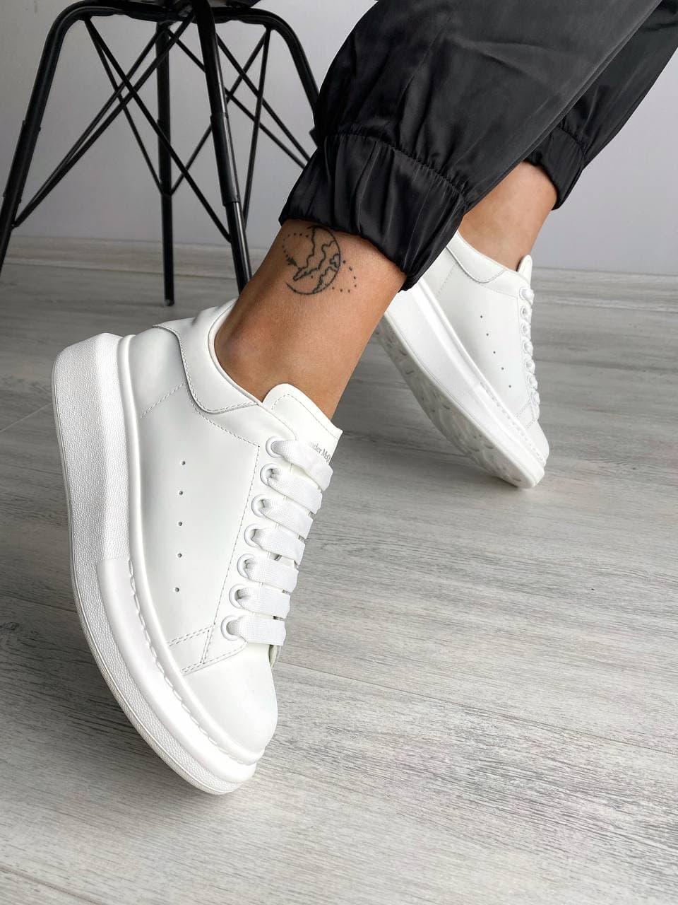 McQueen Low White Premium