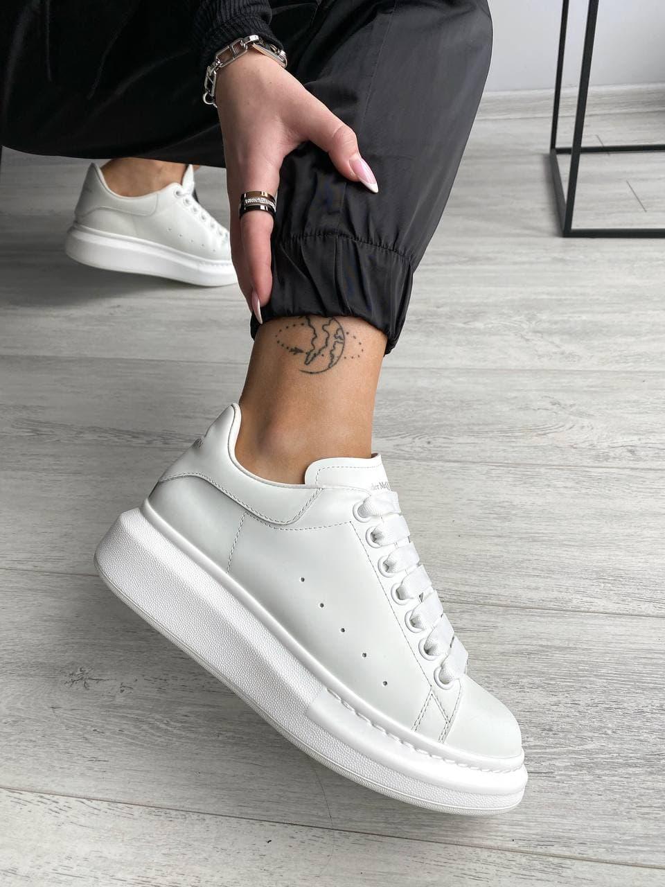 McQueen Low White Premium
