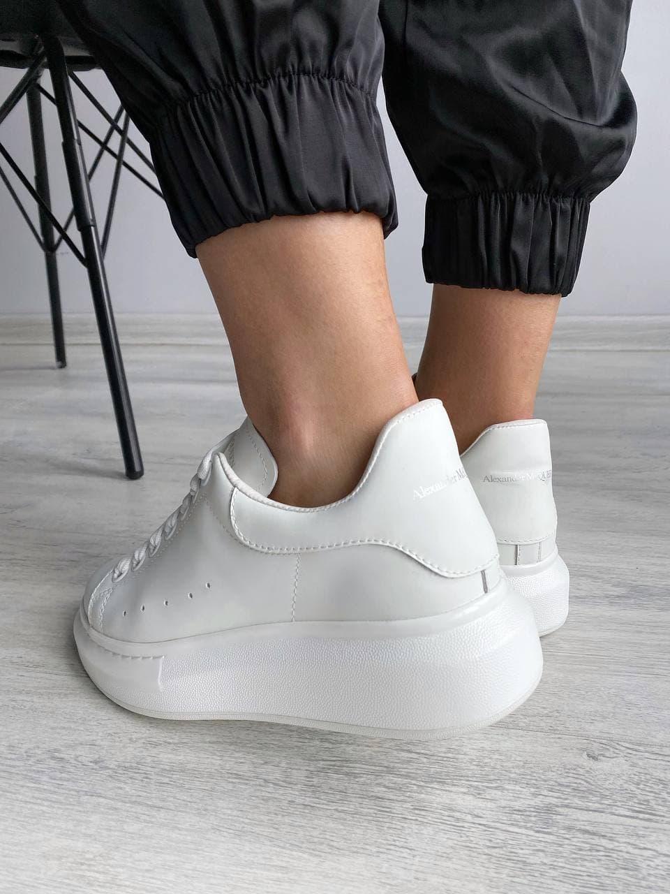 McQueen Low White Premium