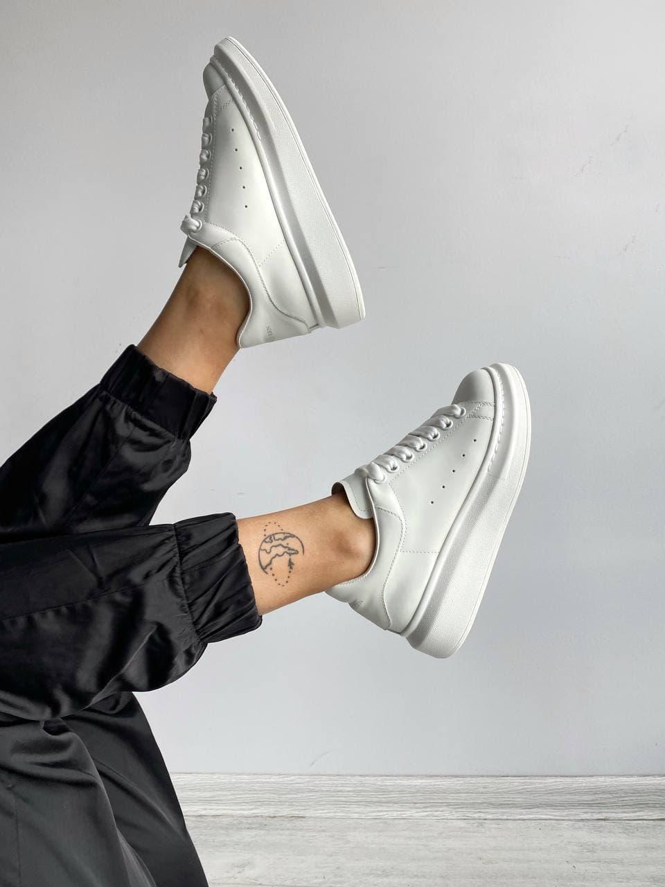 McQueen Low White Premium