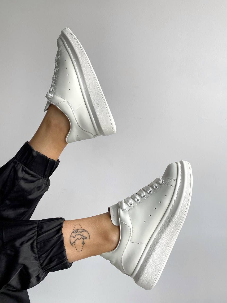 McQueen Low White Premium