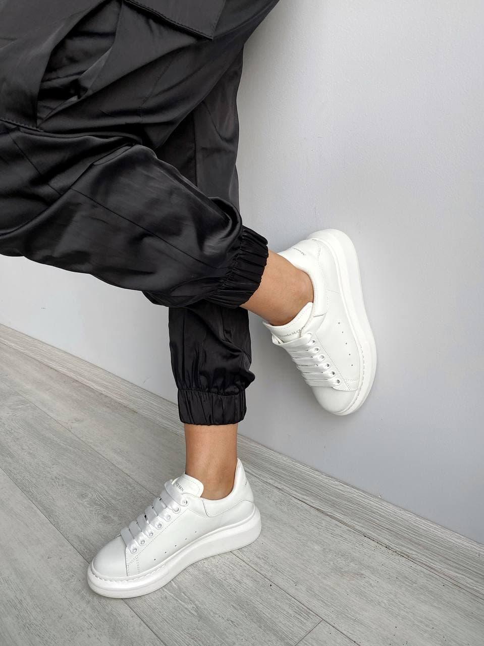 McQueen Low White Premium