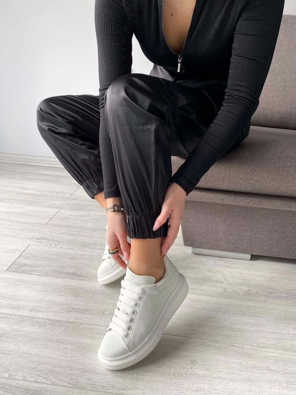 McQueen Low White Premium