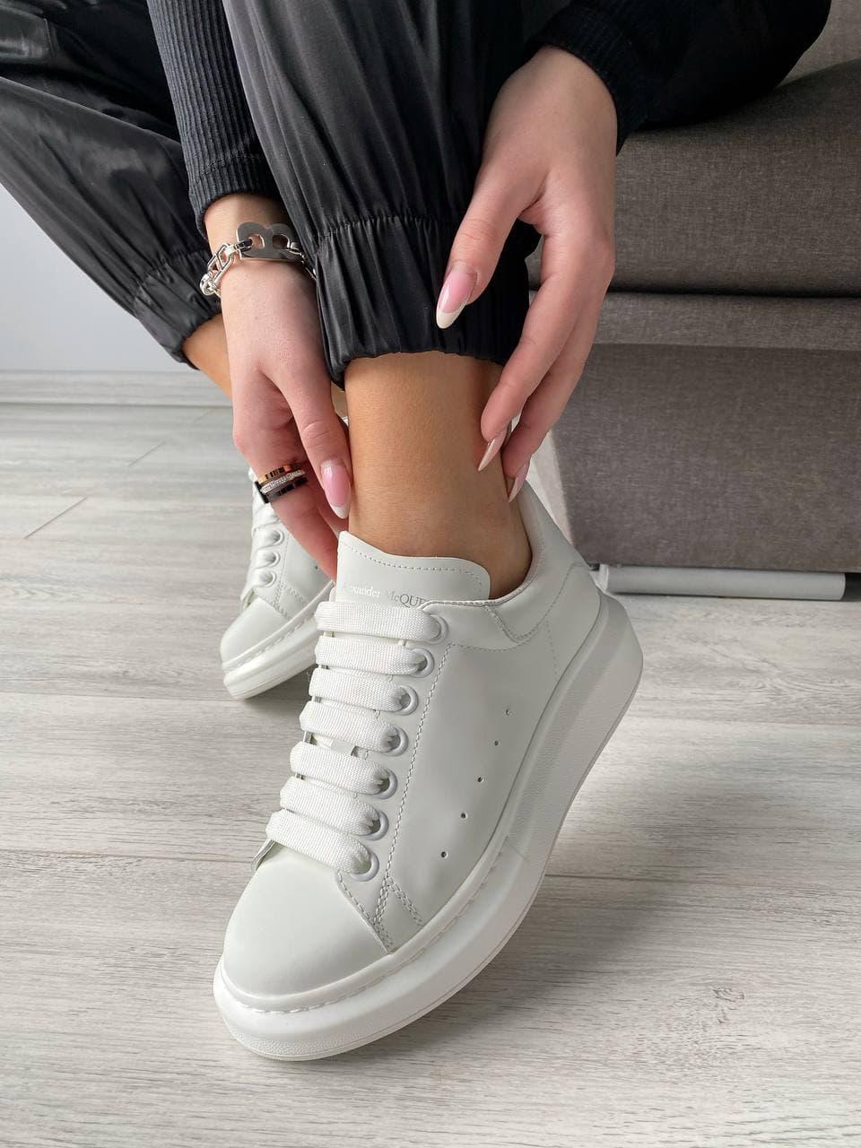 McQueen Low White Premium