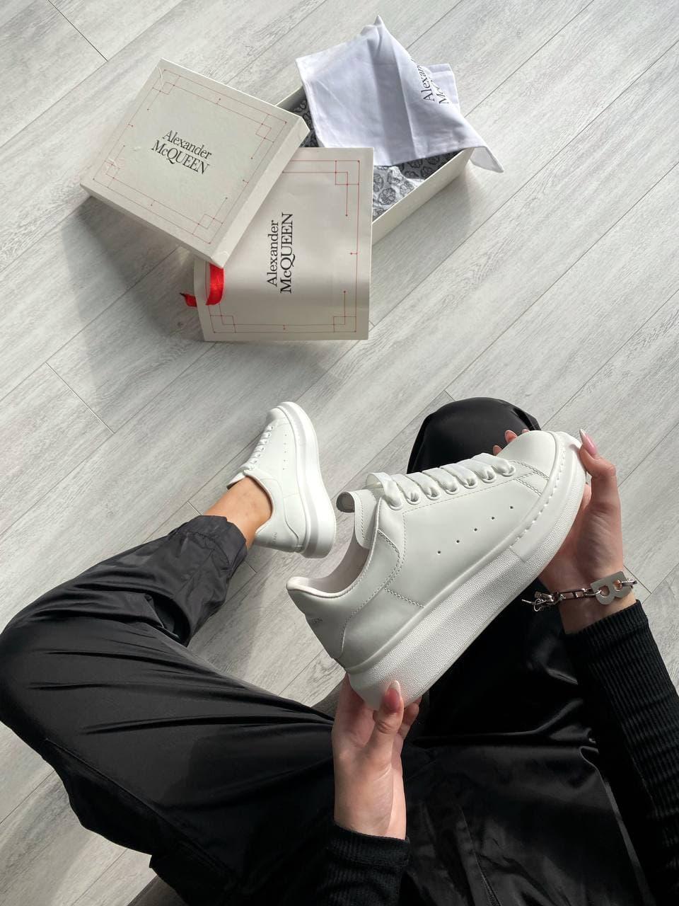 McQueen Low White Premium
