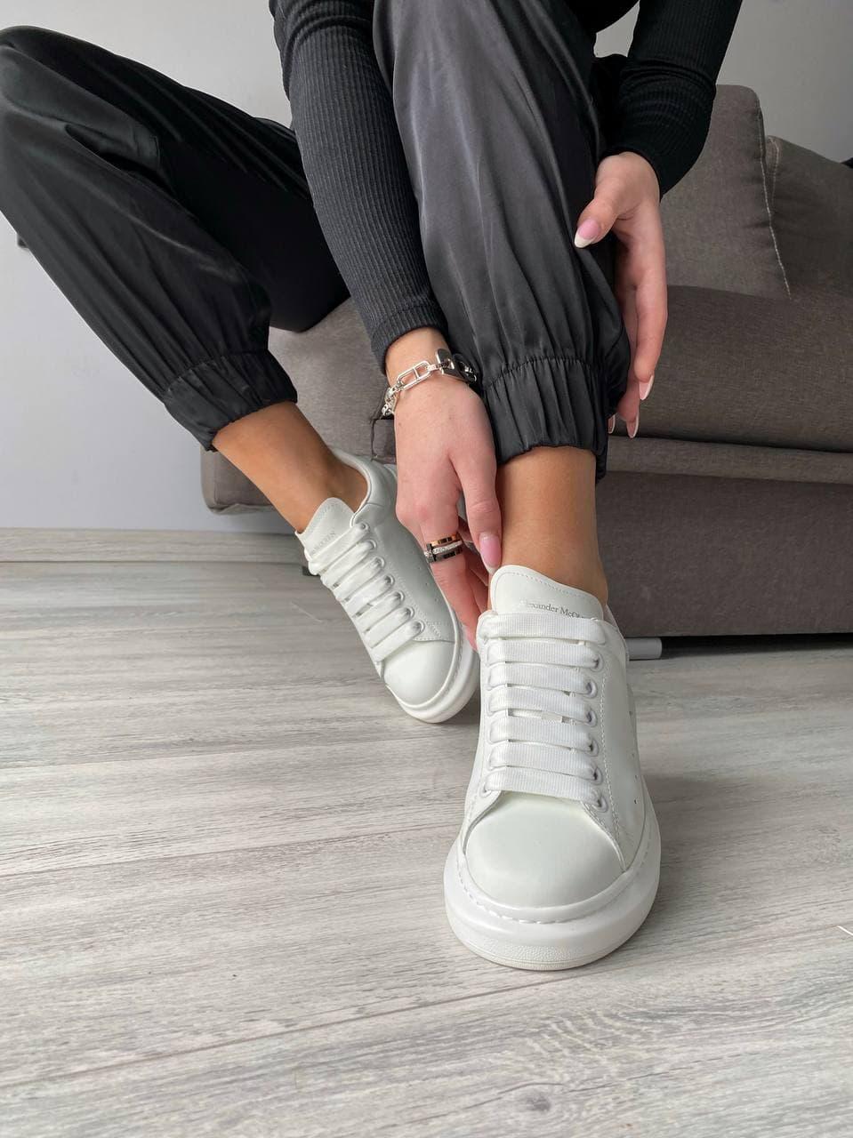 McQueen Low White Premium