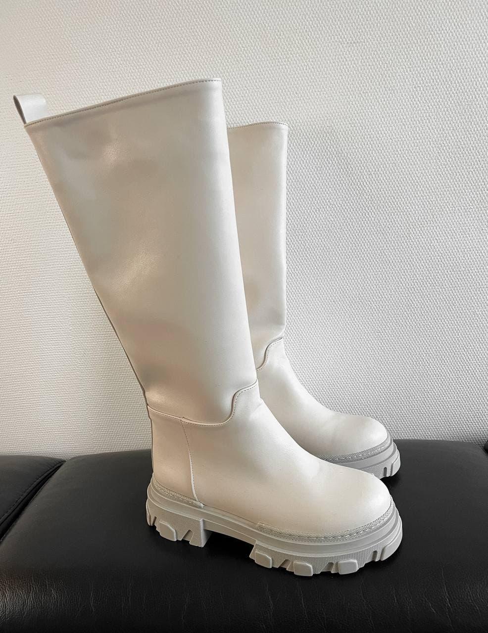 Gia Boots White
