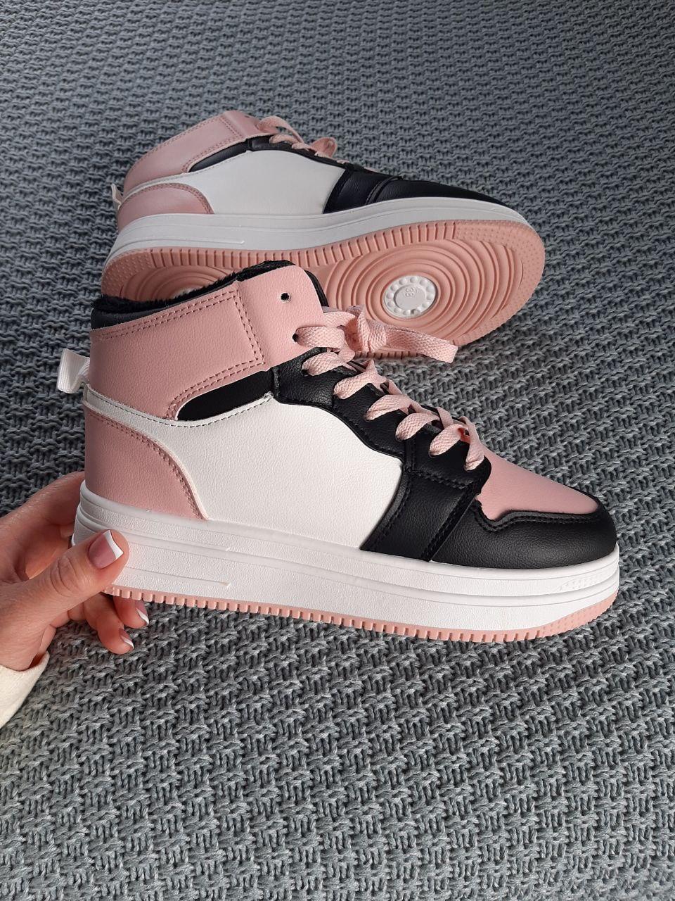 Boots Winter White Black Pink