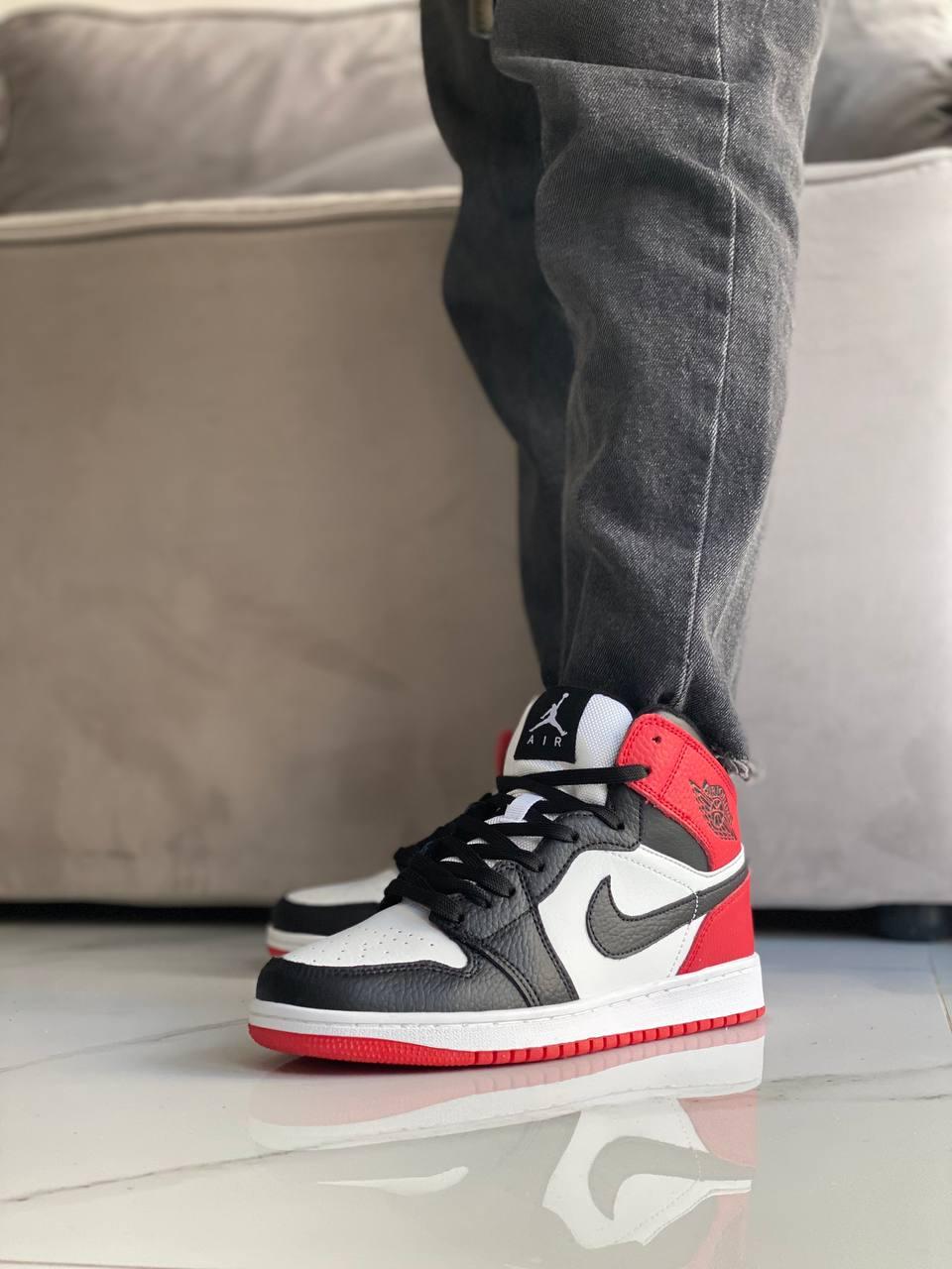 Nike Air Jordan 1 Retro High Black Red White v2