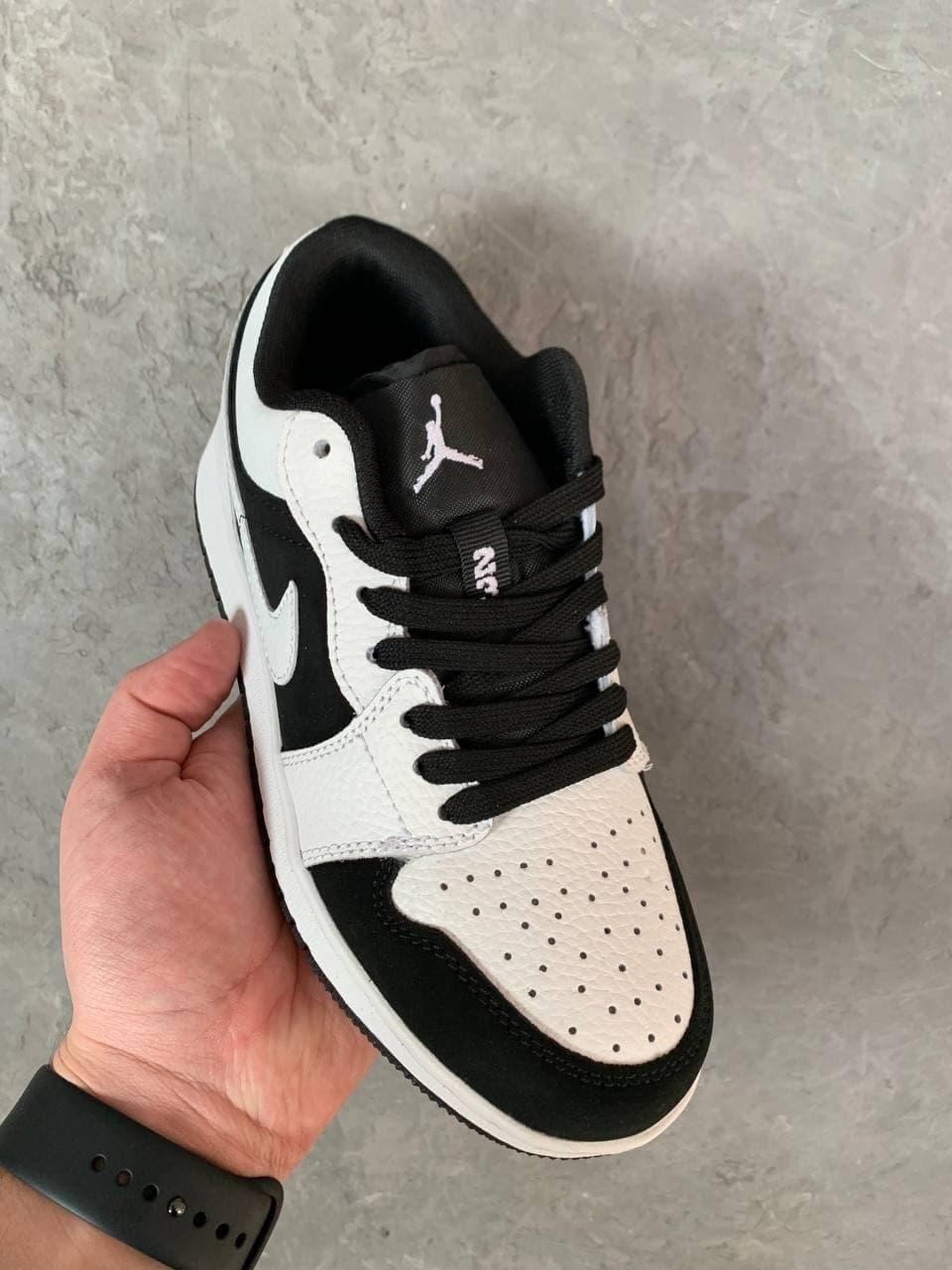 Nike Air Jordan Retro 1 Low Black White 3
