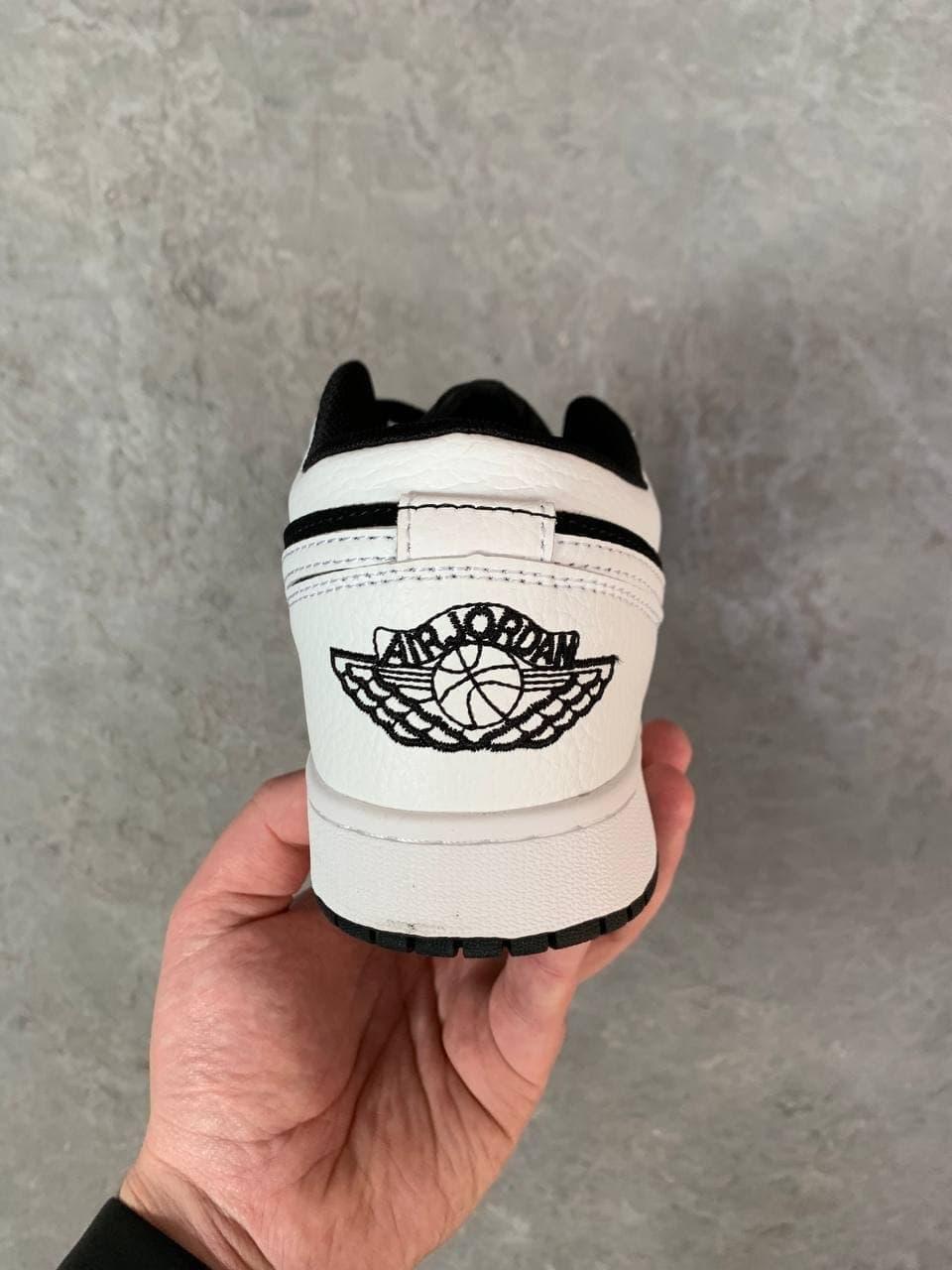 Nike Air Jordan Retro 1 Low Black White 3