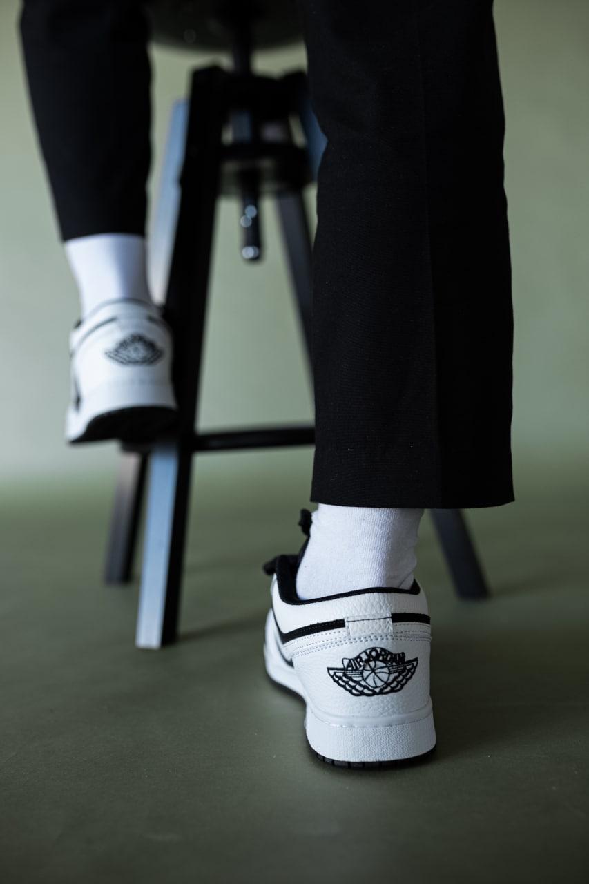 Nike Air Jordan Retro 1 Low Black White 3
