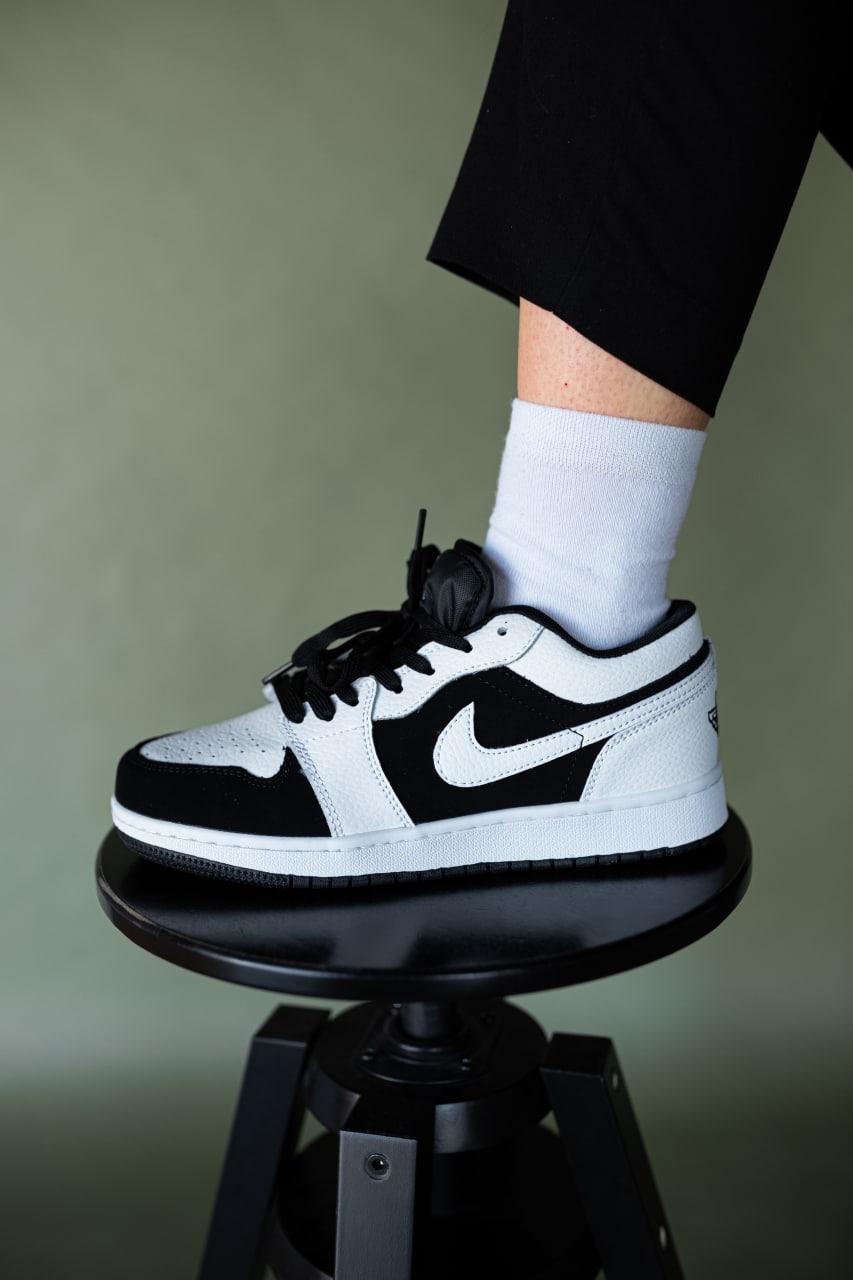 Nike Air Jordan Retro 1 Low Black White 3