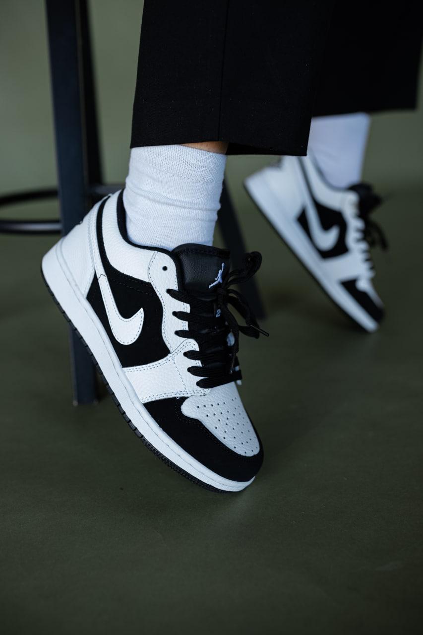 Nike Air Jordan Retro 1 Low Black White 3