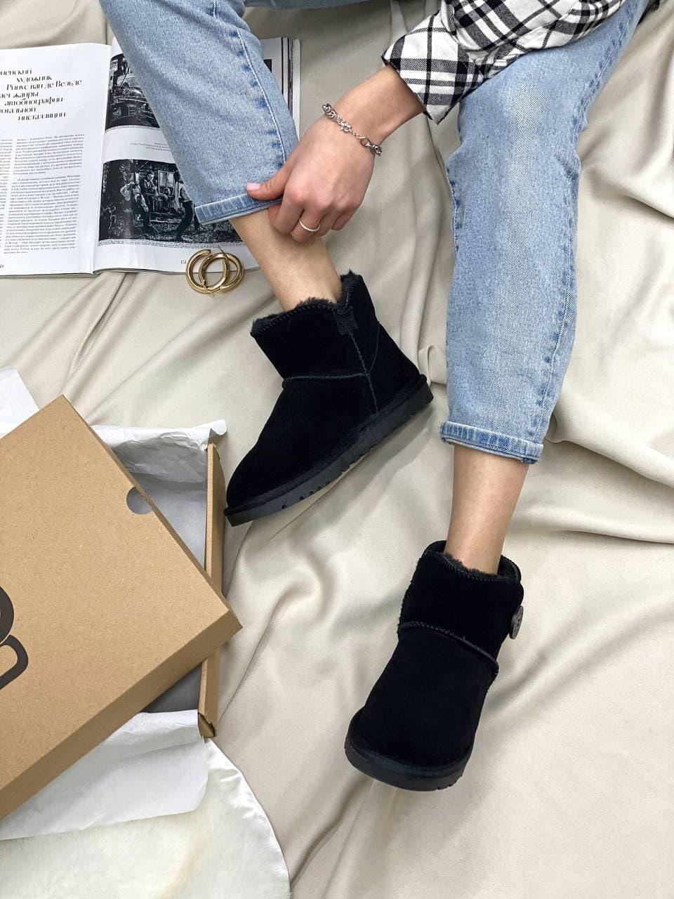 UGG Mini Bailey Button Black