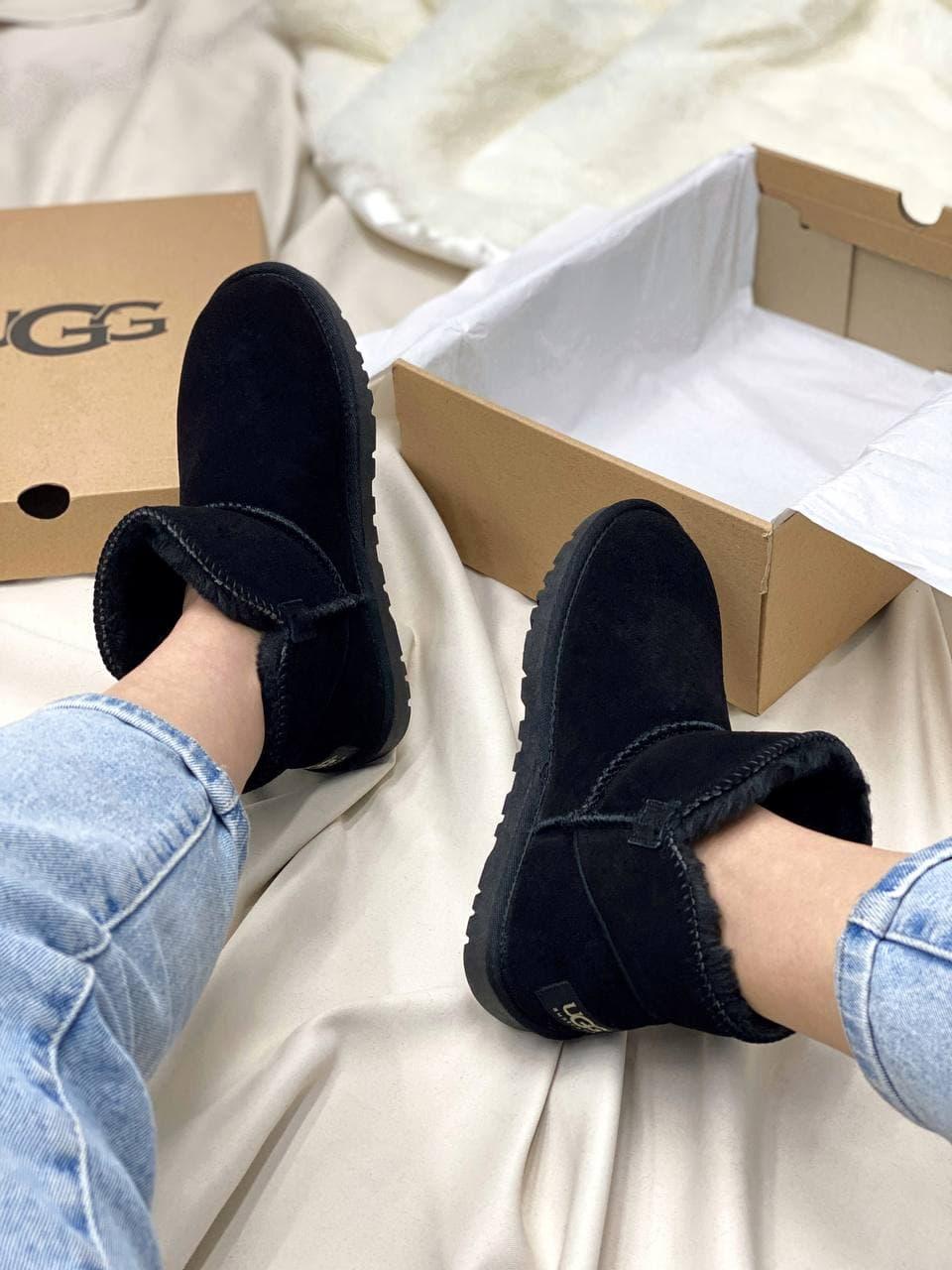UGG Mini Bailey Button Black