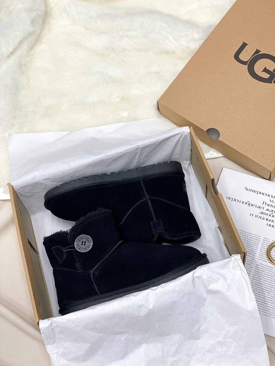 UGG Mini Bailey Button Black