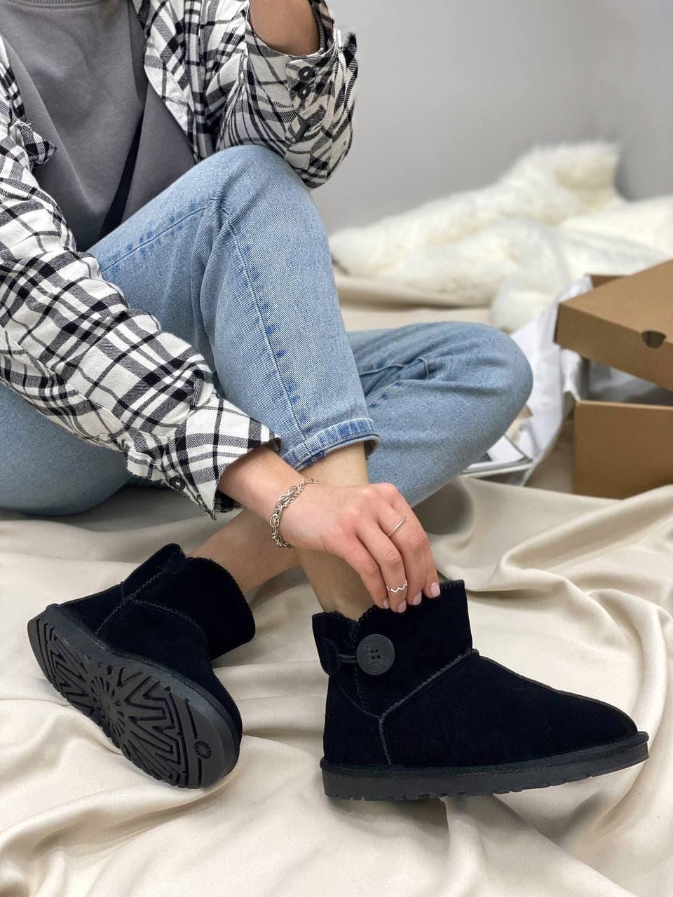 UGG Mini Bailey Button Black