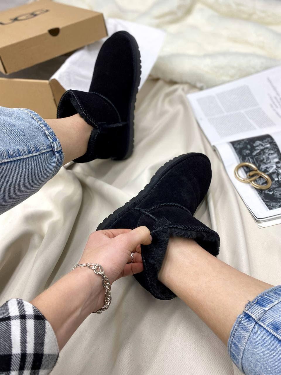 UGG Mini Bailey Button Black