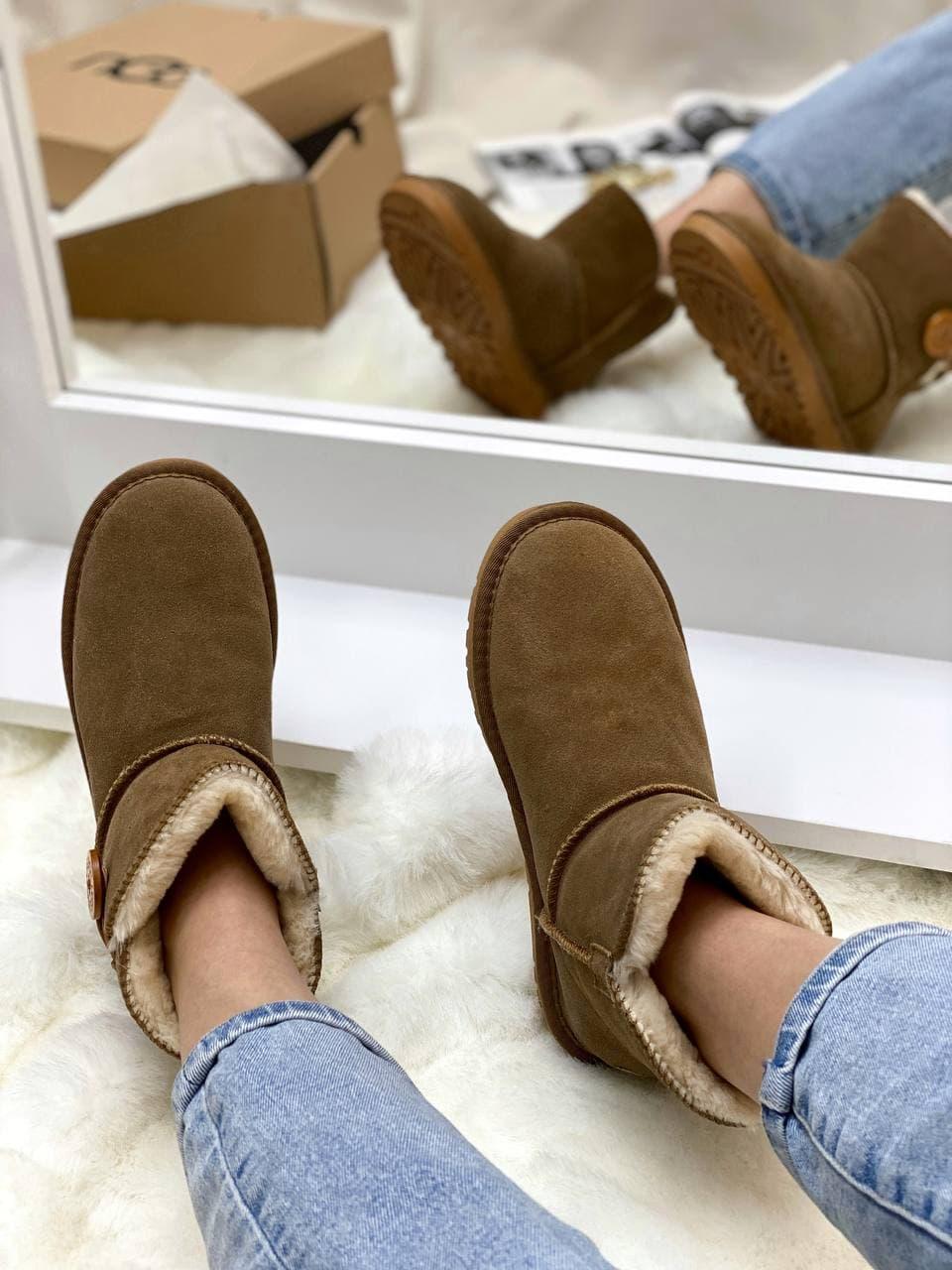 UGG Mini Bailey Button Beige