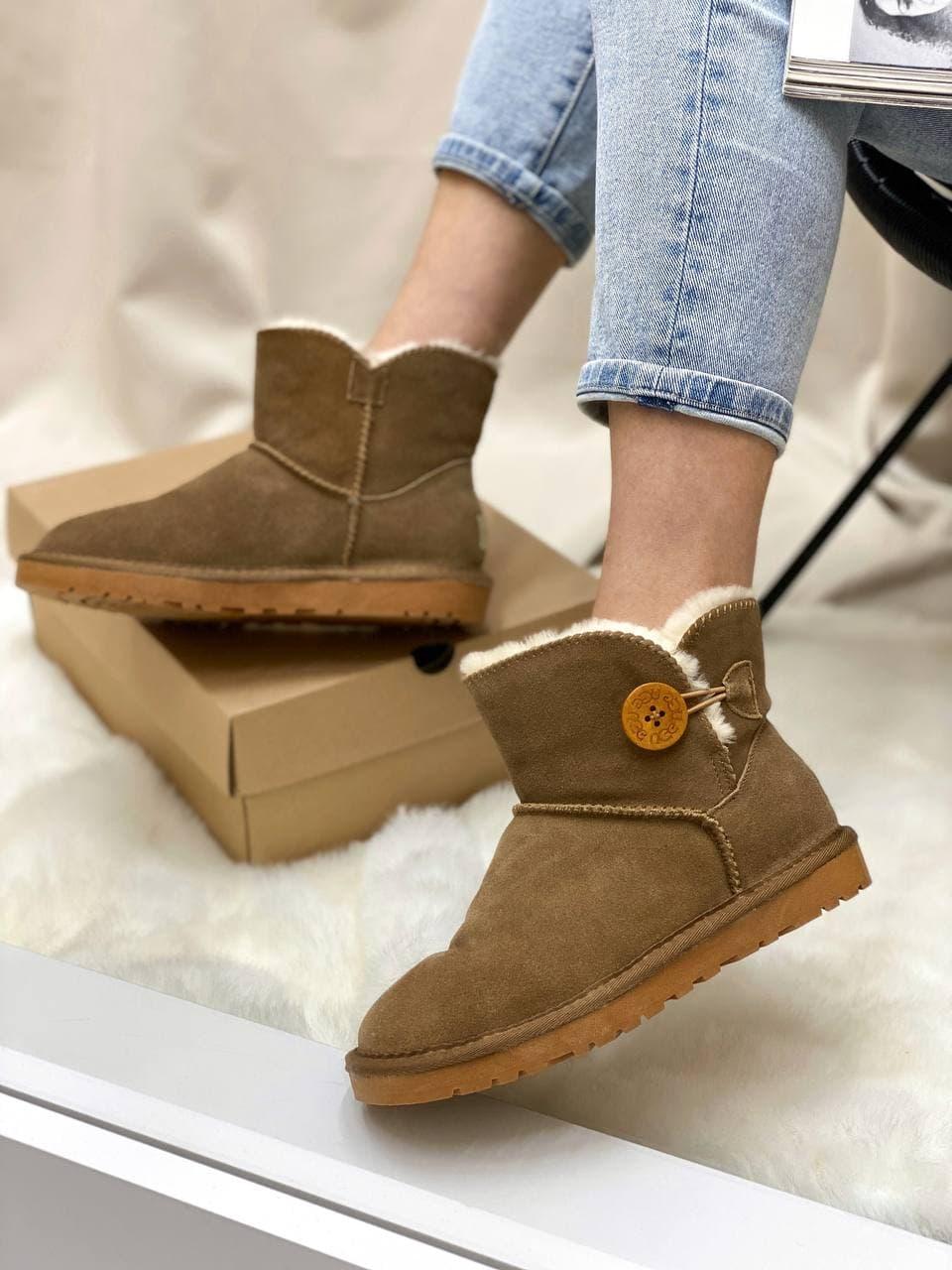 UGG Mini Bailey Button Beige