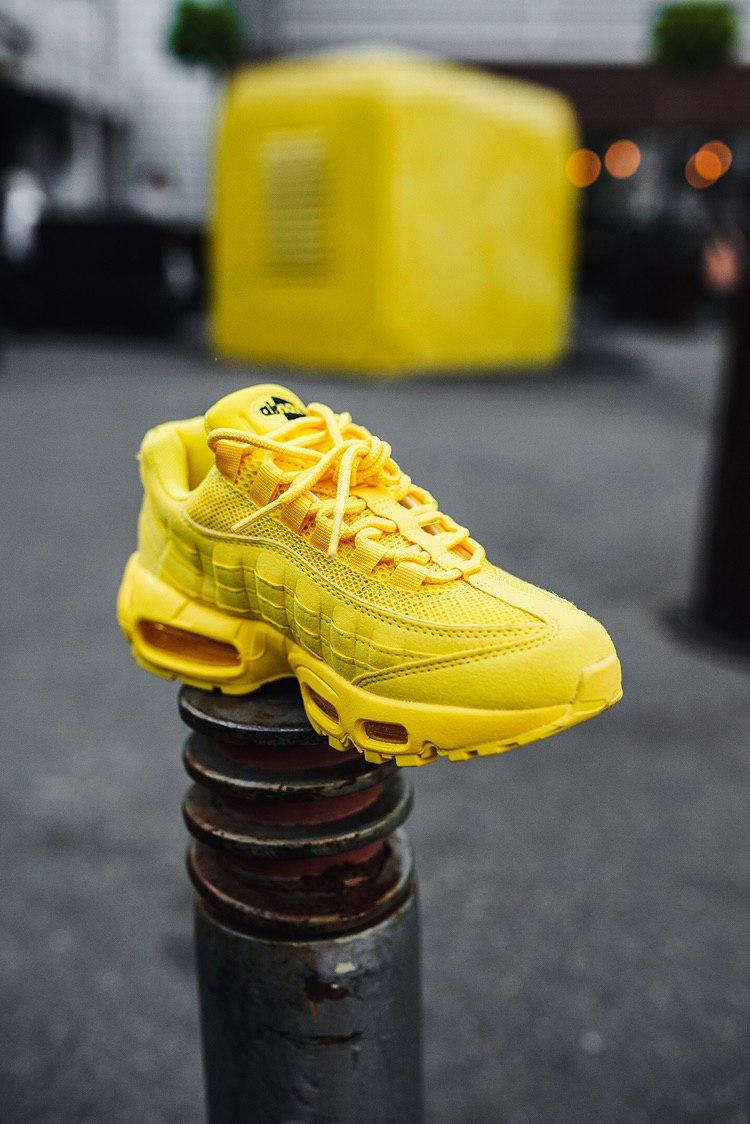 Nike Air Max 95 Yellow «Black Logo»