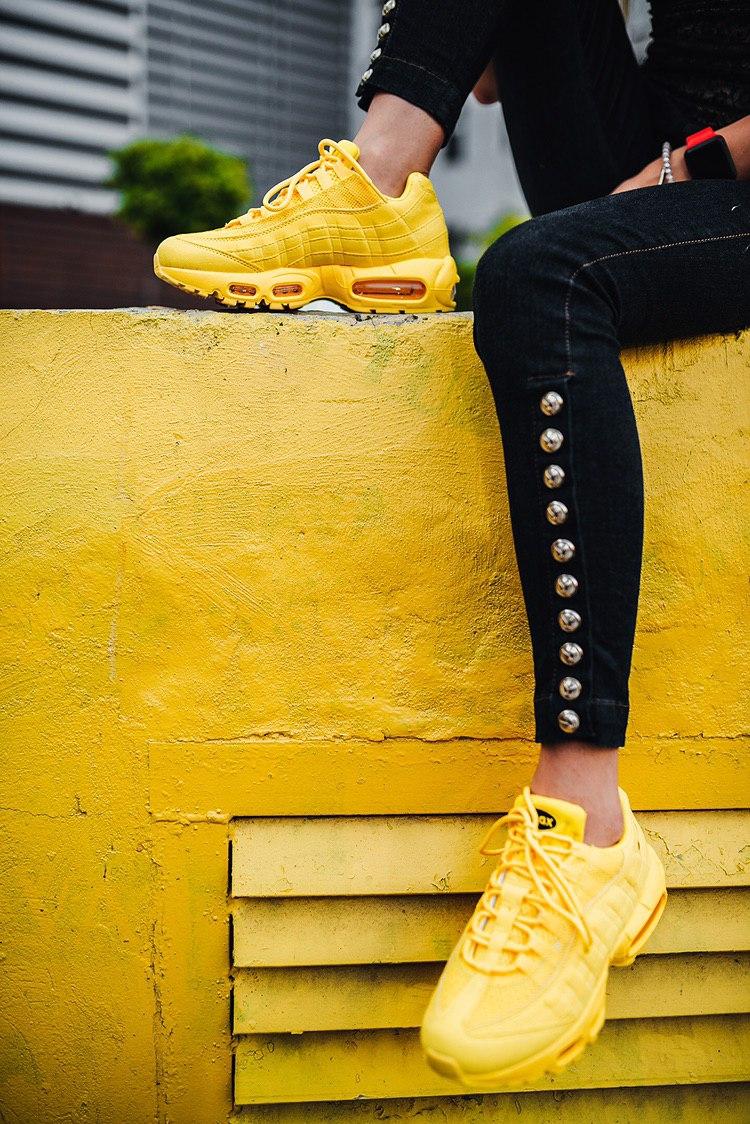 Nike Air Max 95 Yellow «Black Logo»