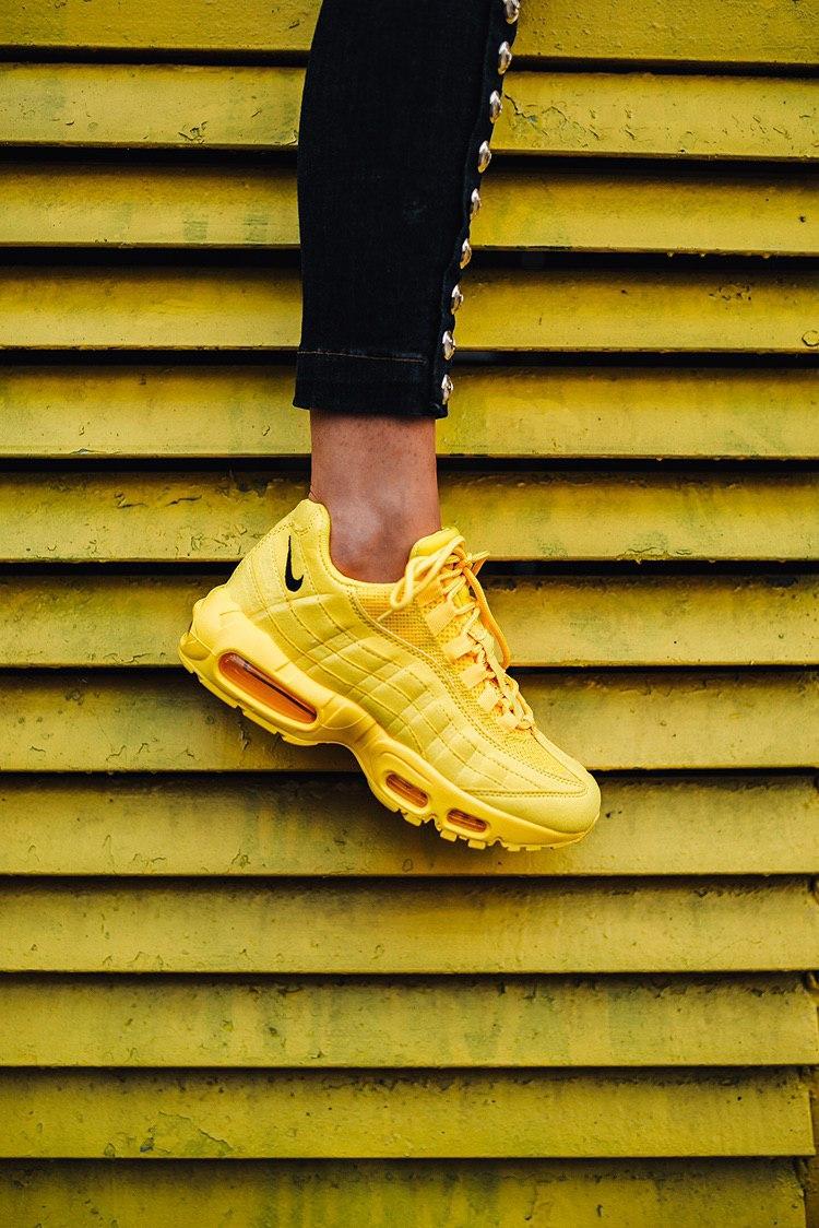 Nike Air Max 95 Yellow «Black Logo»