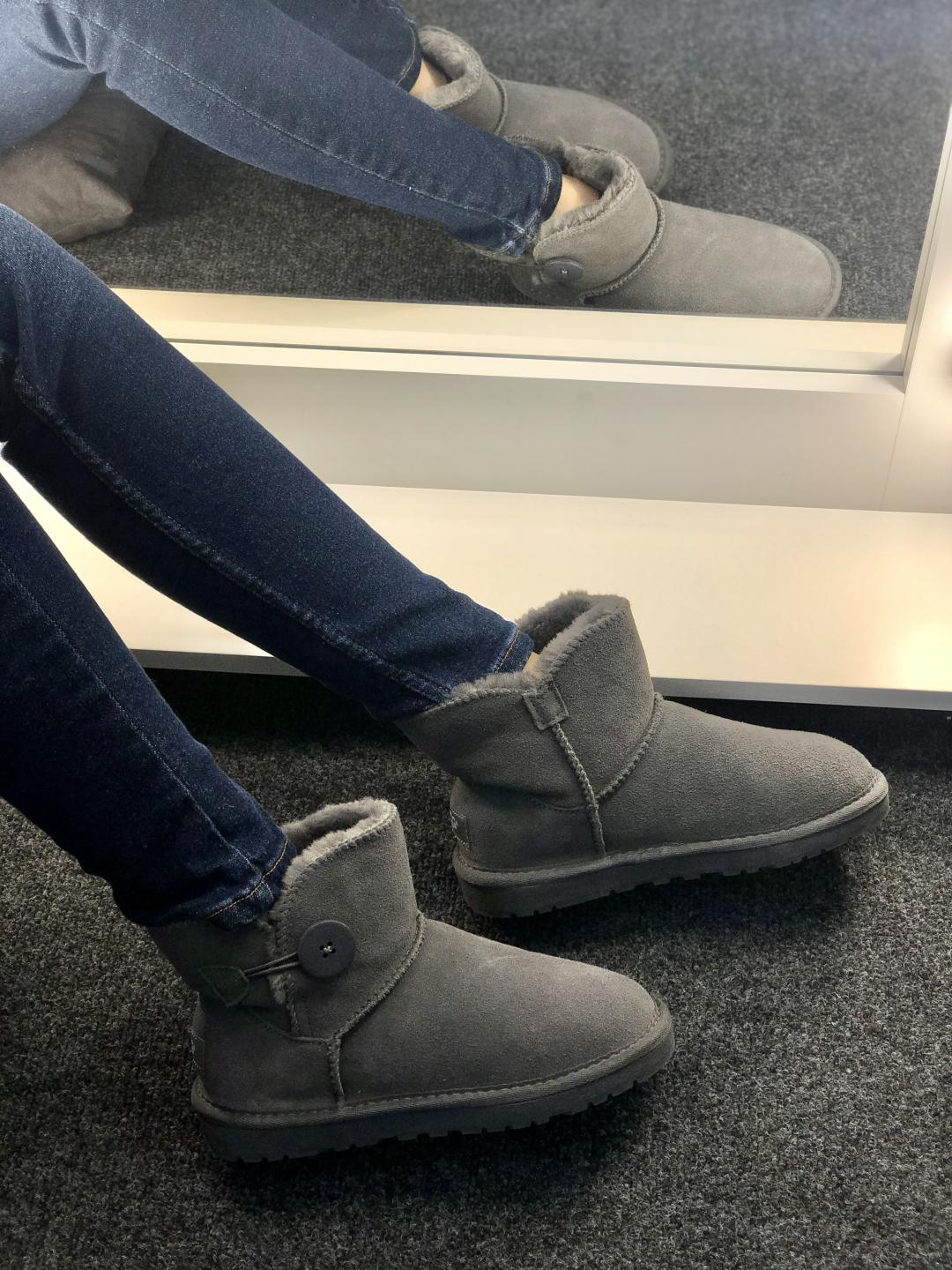 UGG Mini Bailey Button Grey