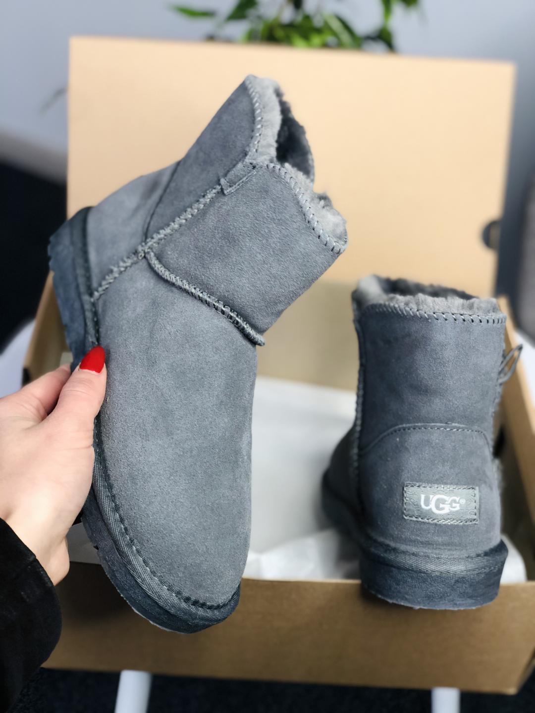 UGG Mini Bailey Button Grey