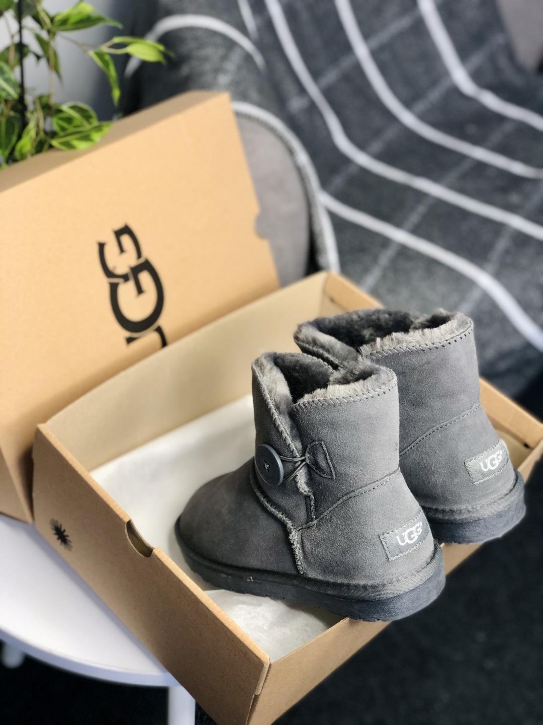 UGG Mini Bailey Button Grey