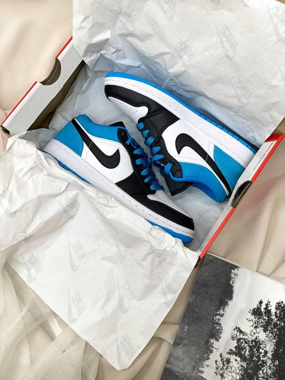 Nike Air Jordan Retro 1 Low Blue White Black 2