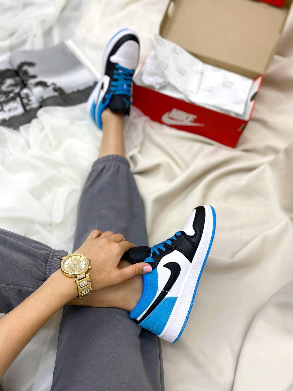 Nike Air Jordan Retro 1 Low Blue White Black 2