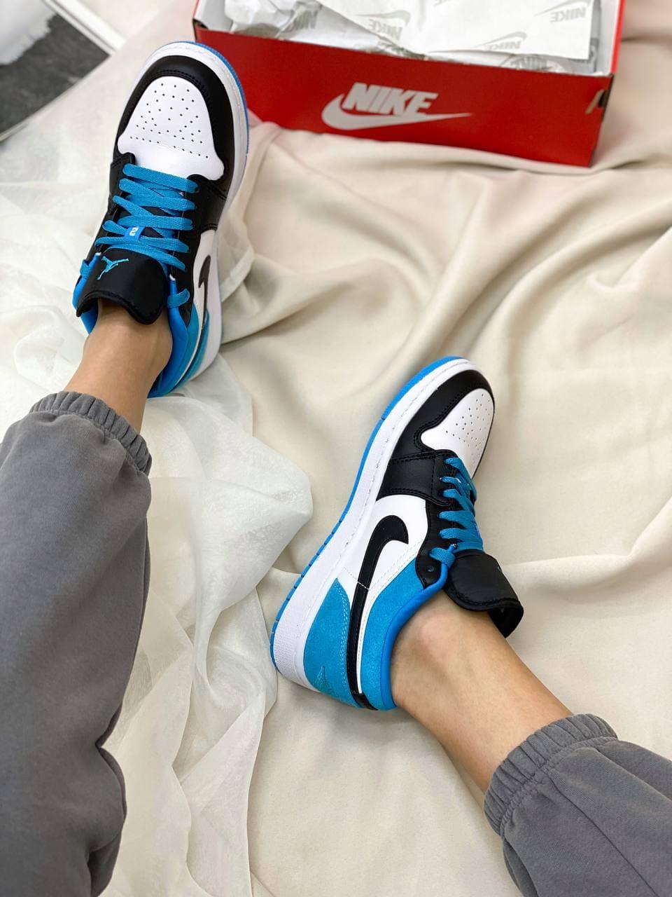 Nike Air Jordan Retro 1 Low Blue White Black 2