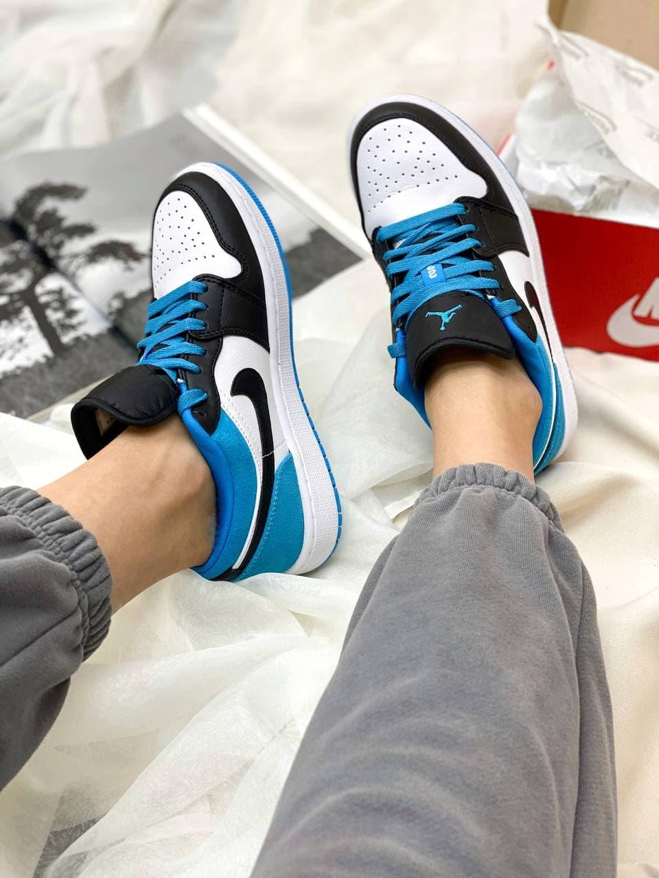 Nike Air Jordan Retro 1 Low Blue White Black 2