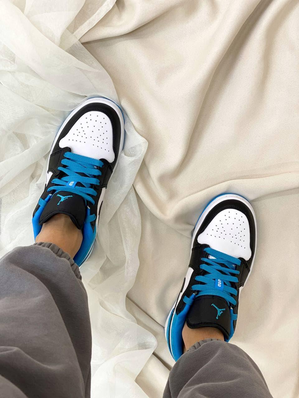 Nike Air Jordan Retro 1 Low Blue White Black 2
