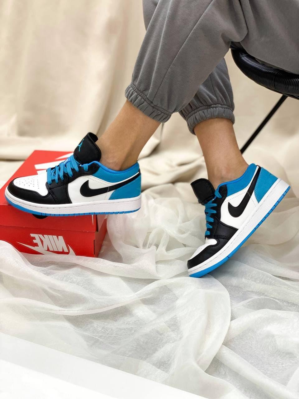 Nike Air Jordan Retro 1 Low Blue White Black 2