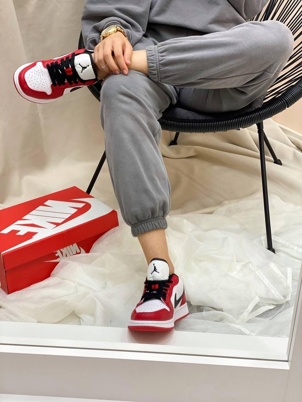 Nike Air Jordan Retro 1 Low White Red Black Logo