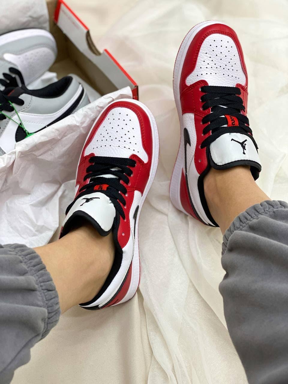 Nike Air Jordan Retro 1 Low White Red Black Logo