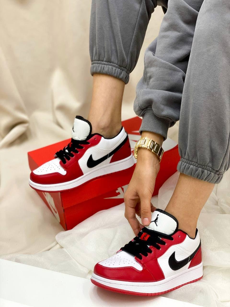Nike Air Jordan Retro 1 Low White Red Black Logo