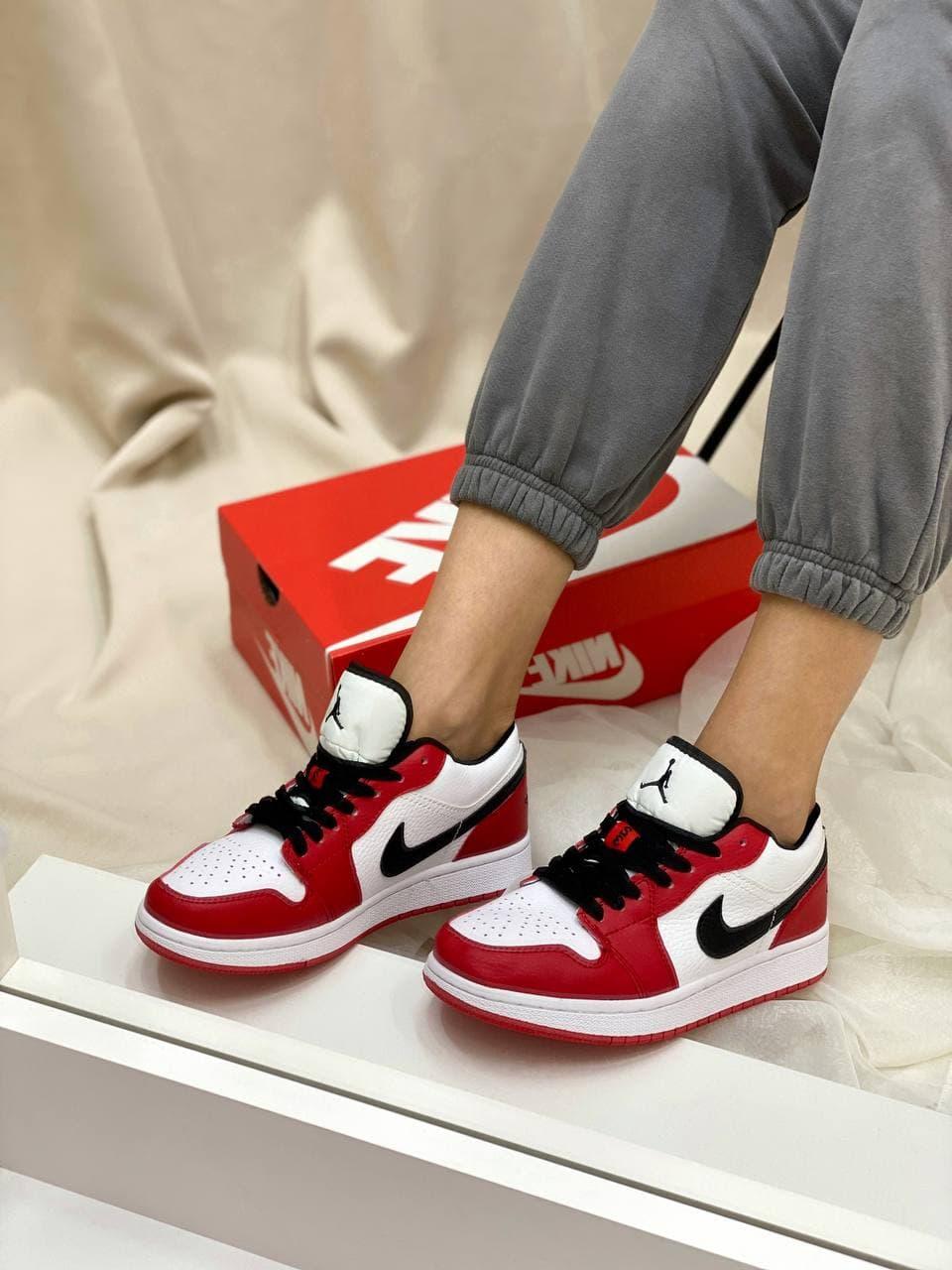 Nike Air Jordan Retro 1 Low White Red Black Logo