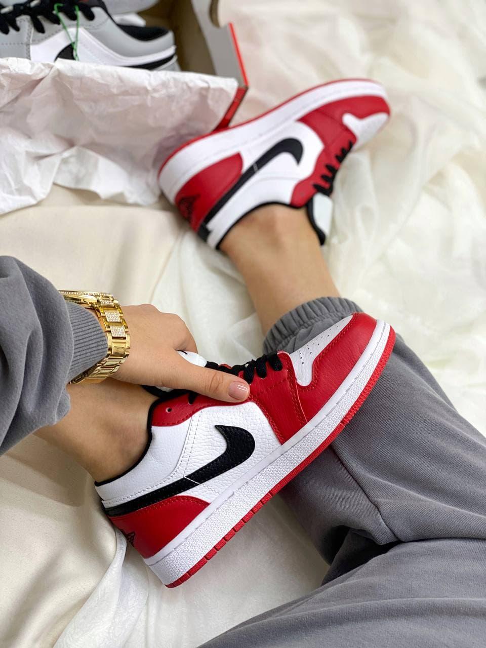 Nike Air Jordan Retro 1 Low White Red Black Logo