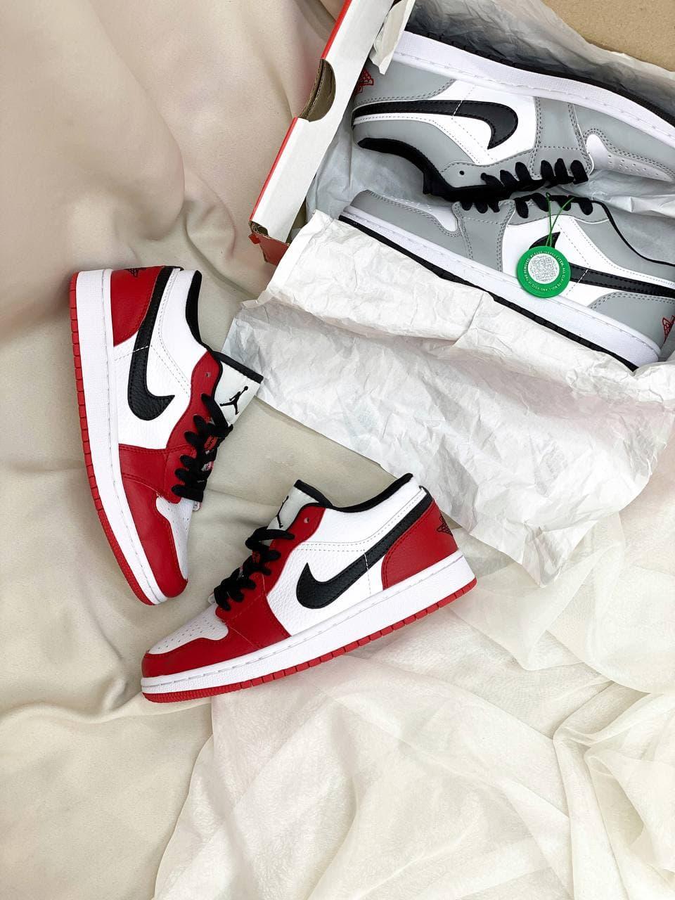 Nike Air Jordan Retro 1 Low White Red Black Logo
