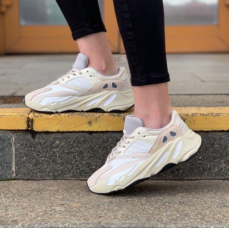 Adidas Yeezy Boost 700 V2 Beige