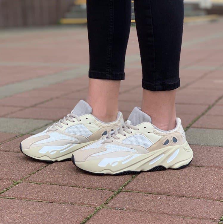 Adidas Yeezy Boost 700 V2 Beige