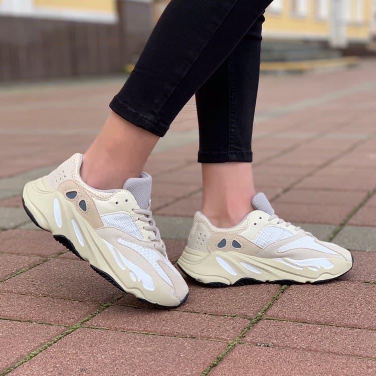 Adidas Yeezy Boost 700 V2 Beige